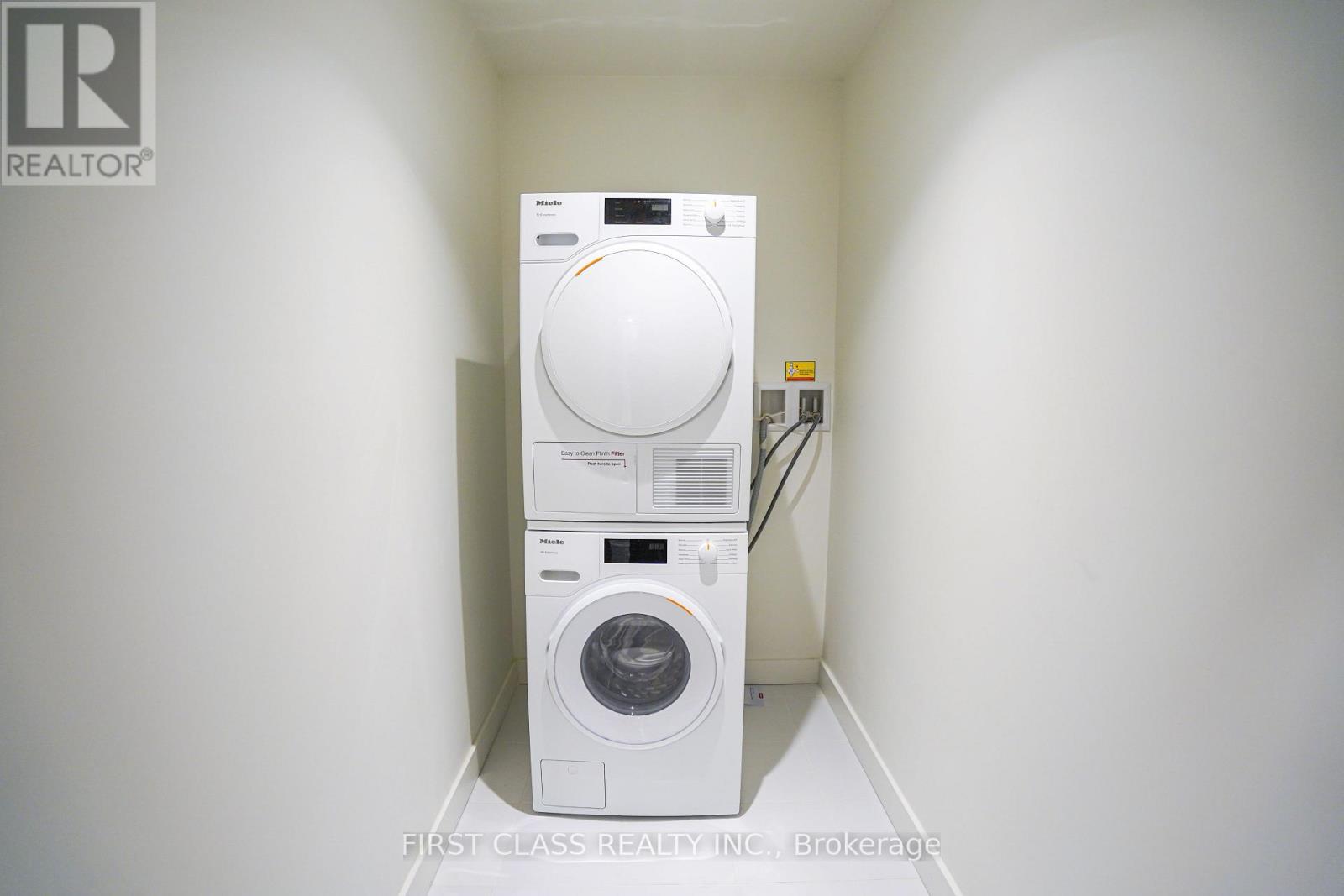 Th103 - 95 Mcmahon Drive Property Photo 17