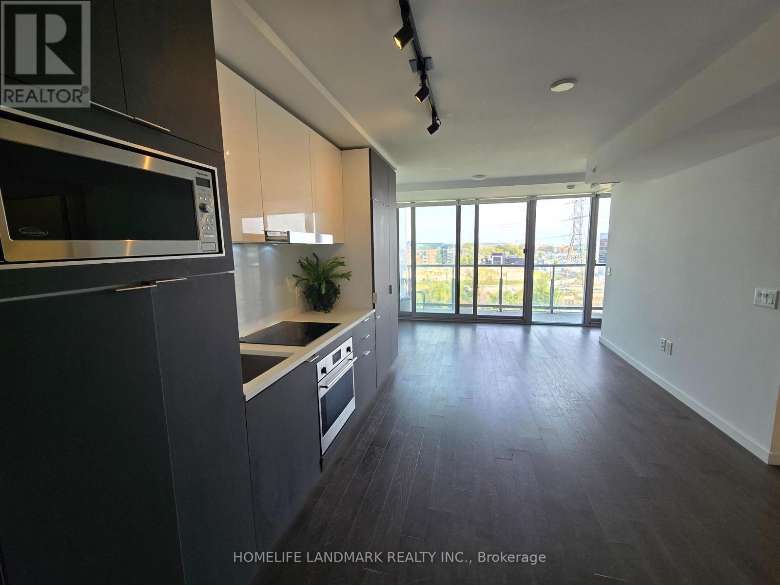 715 - 170 Bayview Avenue Property Photo 8