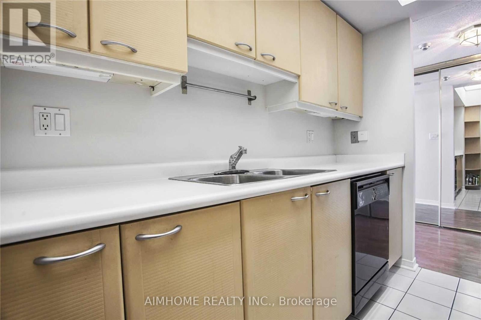 3711 - 5 Concorde Place Property Photo 12