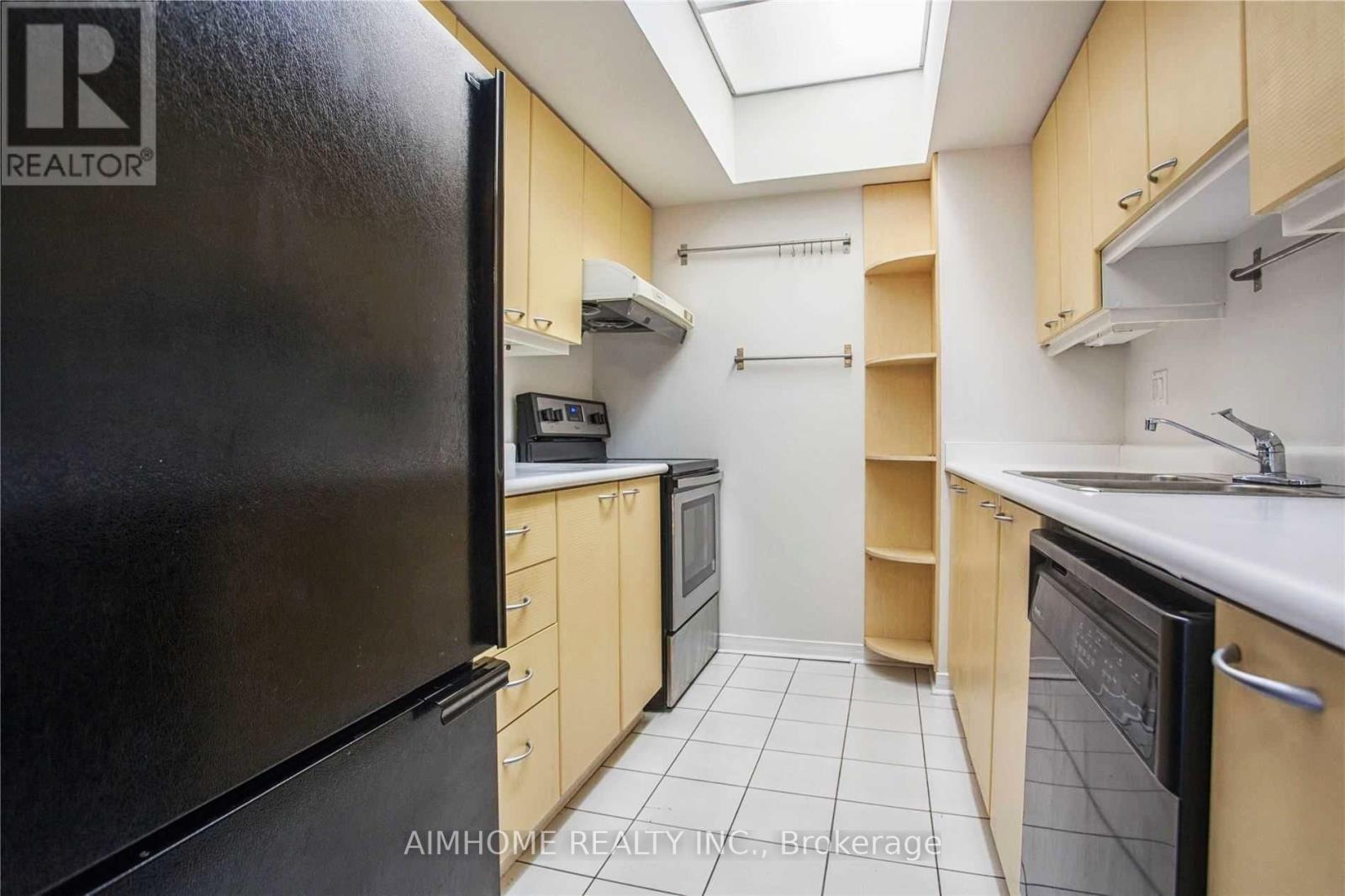 3711 - 5 Concorde Place Property Photo 13