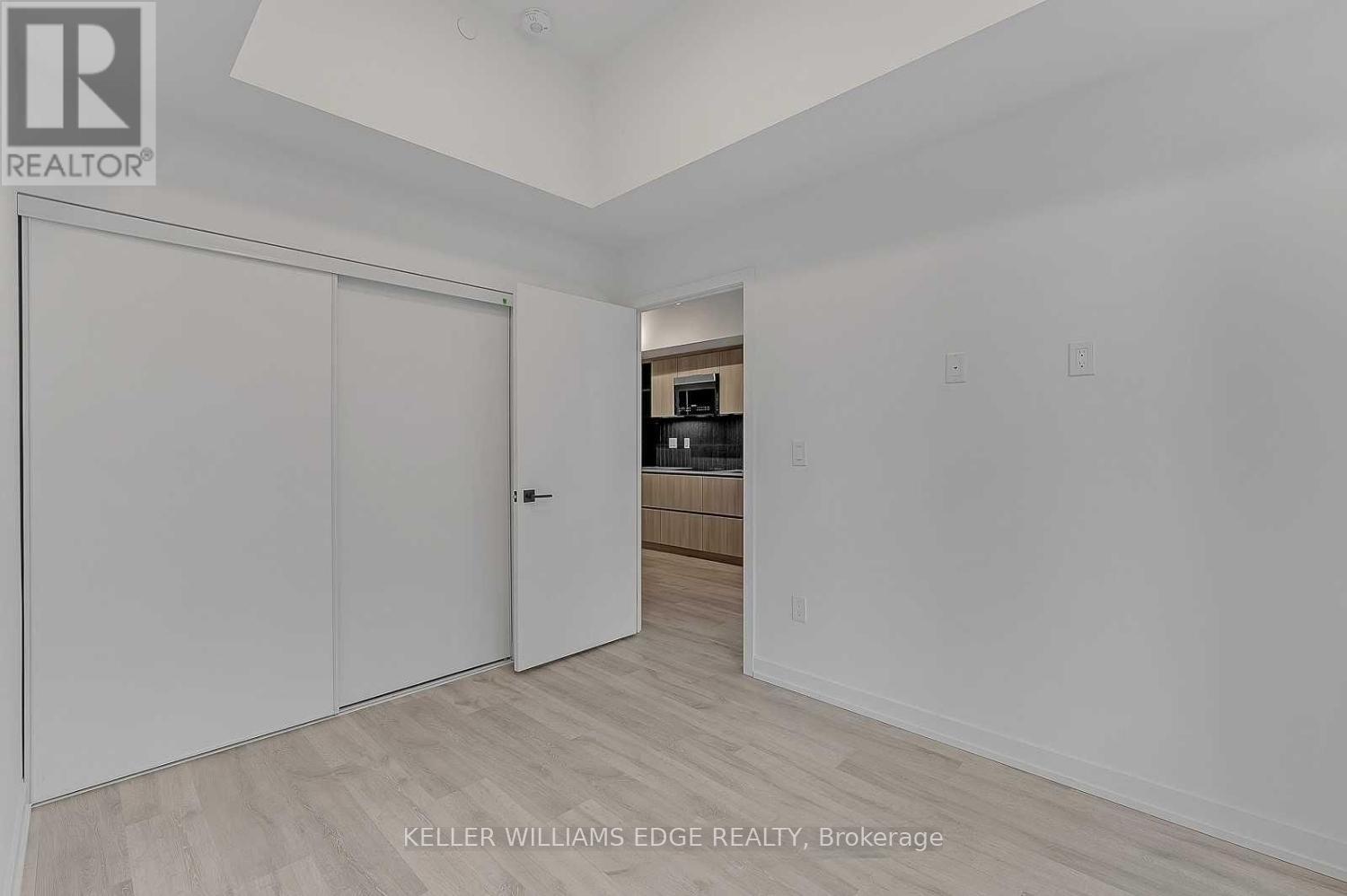 202 - 2 Augusta Avenue Property Photo 8