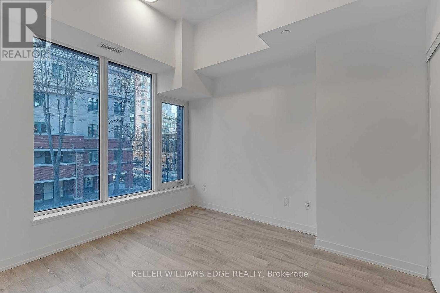 202 - 2 Augusta Avenue Property Photo 9