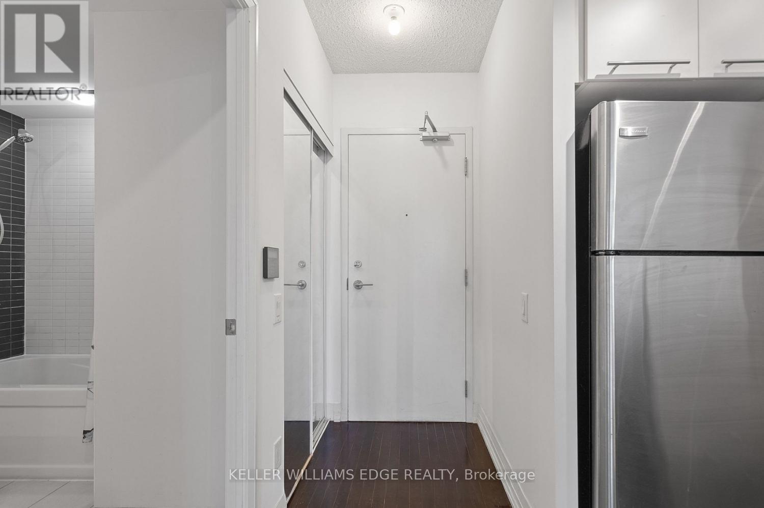 2308 - 25 Carlton Street Property Photo 2