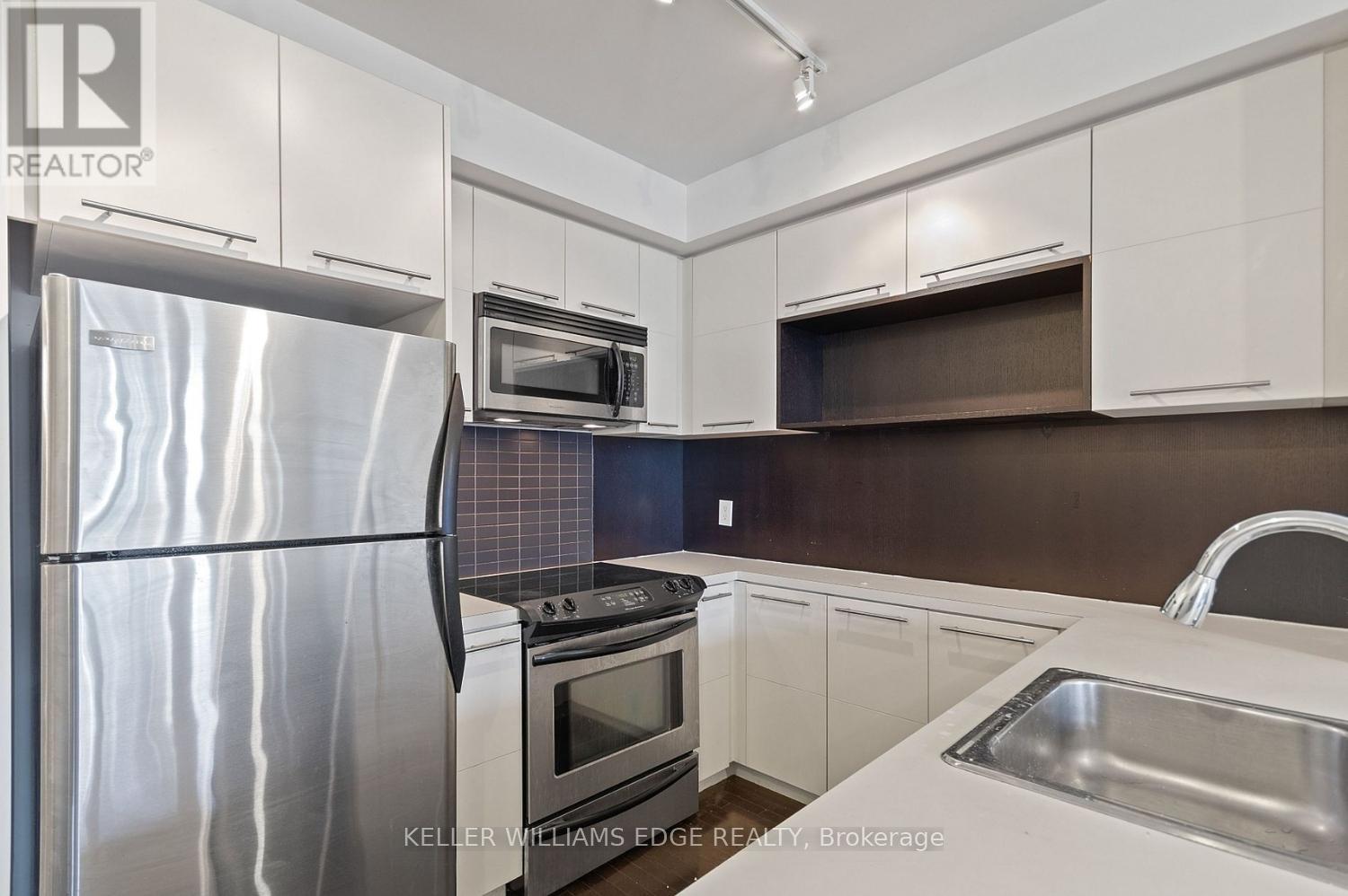 2308 - 25 Carlton Street Property Photo 3