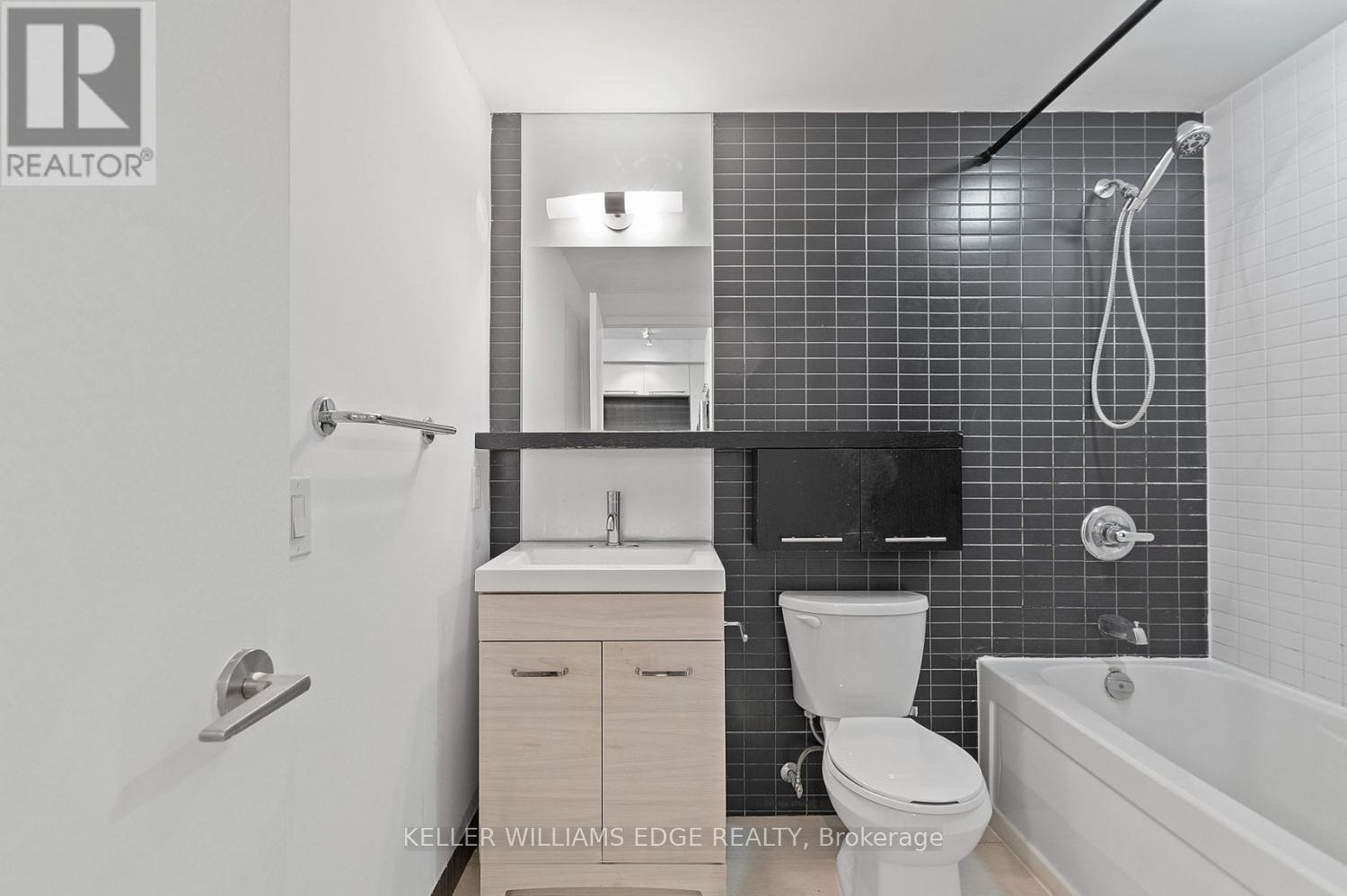 2308 - 25 Carlton Street Property Photo 14