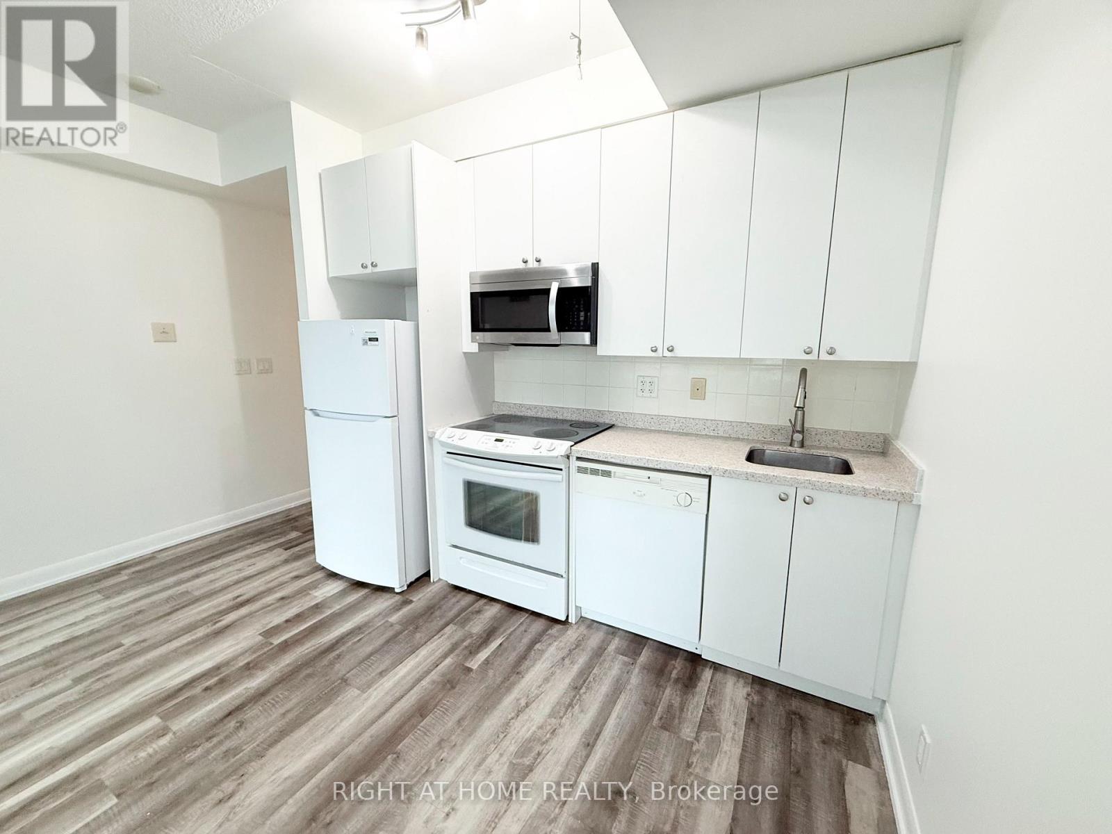 734 - 600 Fleet Street Property Photo 9