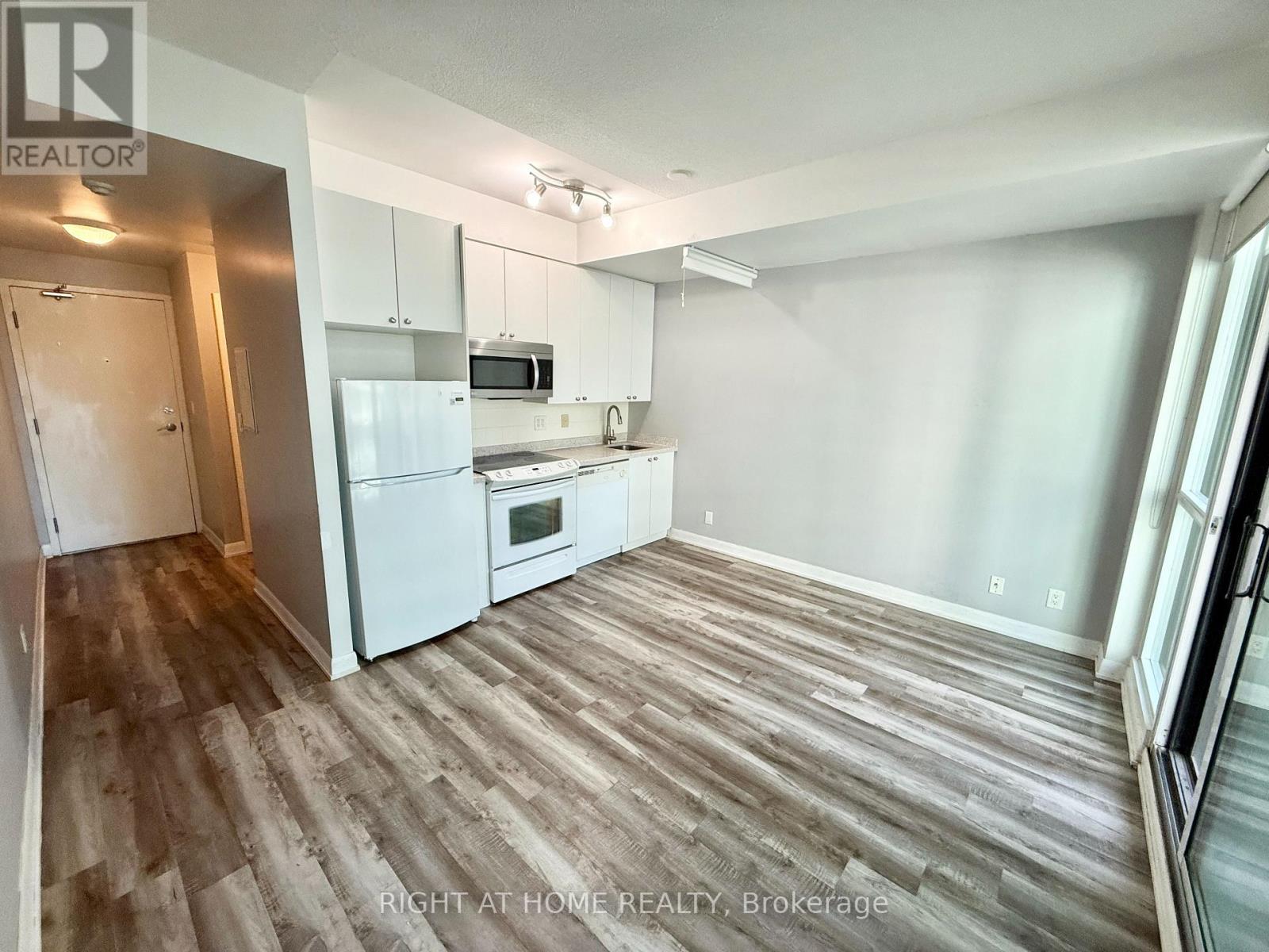 734 - 600 Fleet Street Property Photo 11
