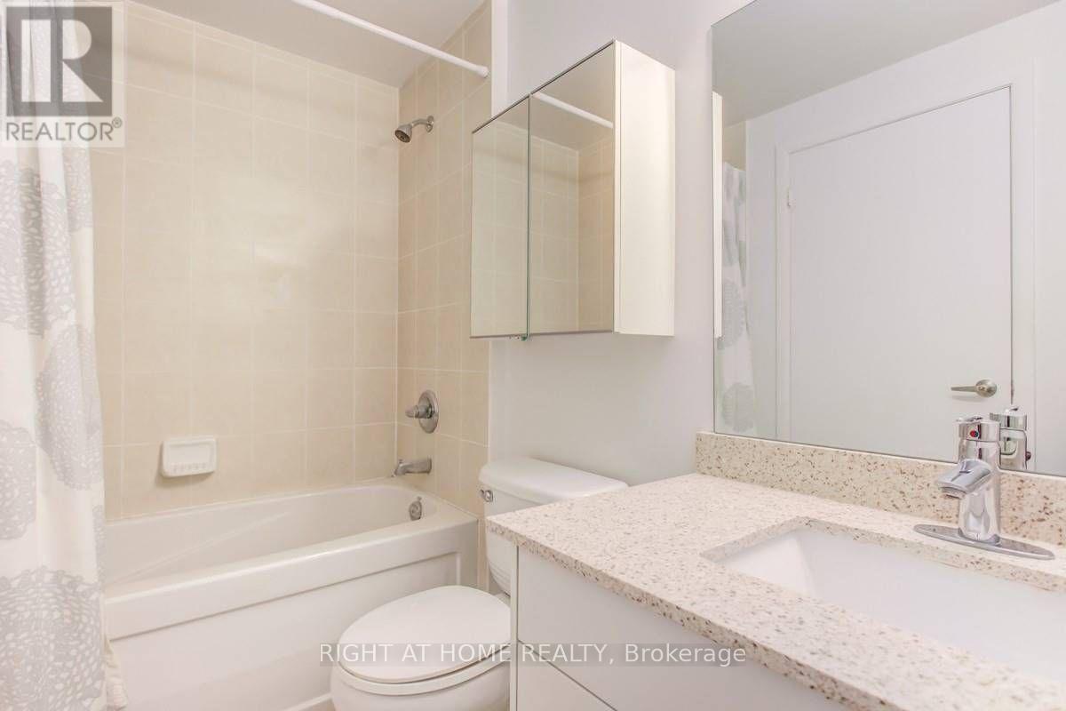 734 - 600 Fleet Street Property Photo 12