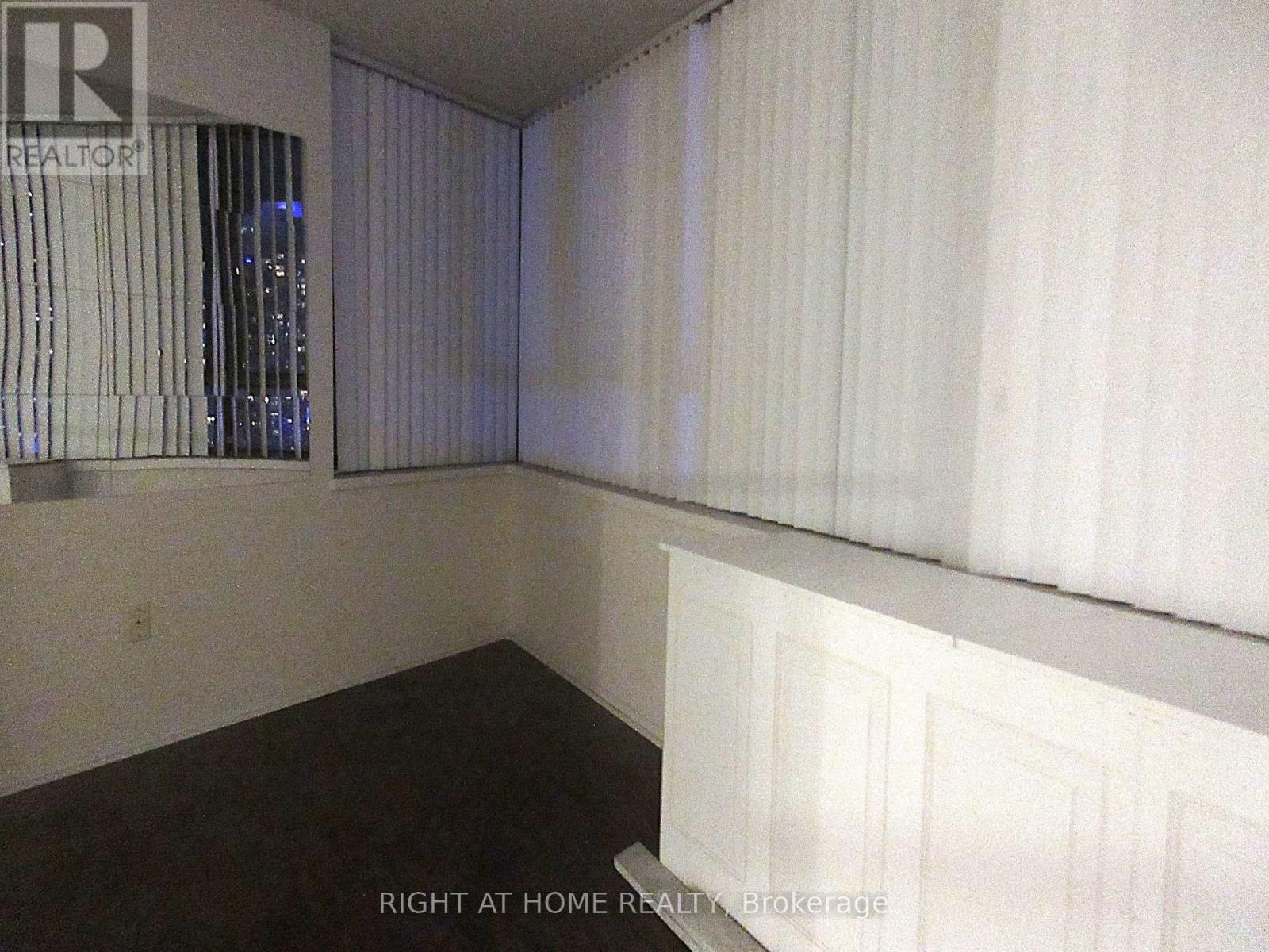 2702 - 270 Queens Quay W Property Photo 5