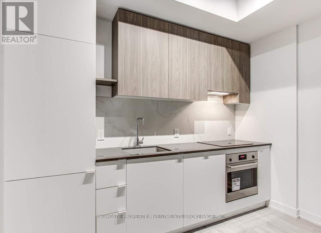 228 - 161 Roehampton Avenue Property Photo 9