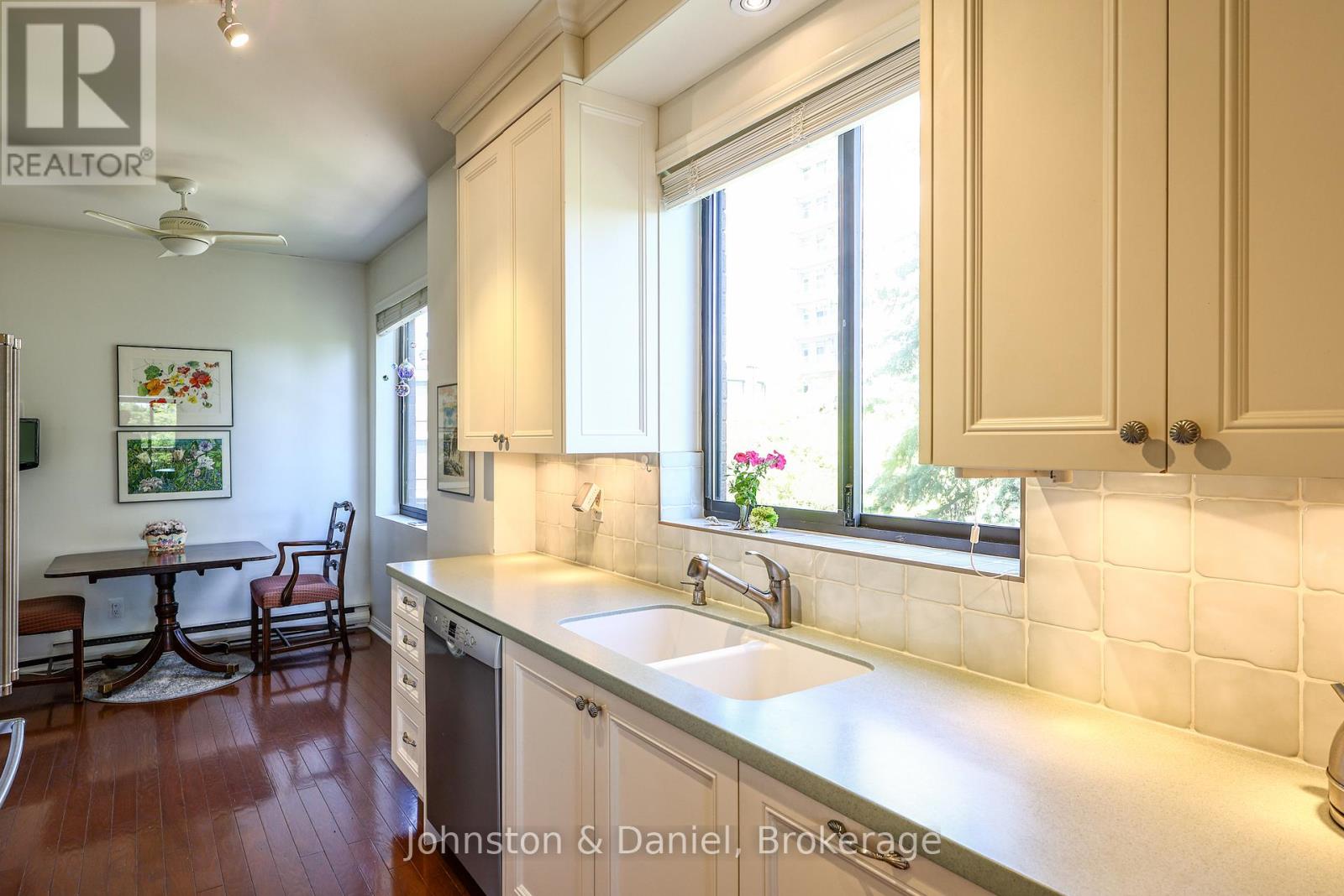 401 - 407 Walmer Road Property Photo 15