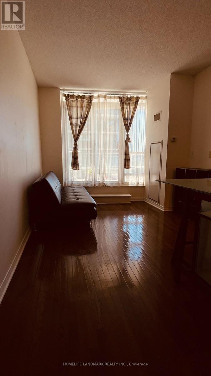 803 - 736 Spadina Avenue Property Photo 7