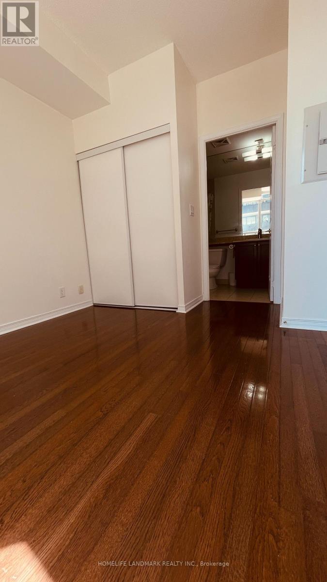 803 - 736 Spadina Avenue Property Photo 8