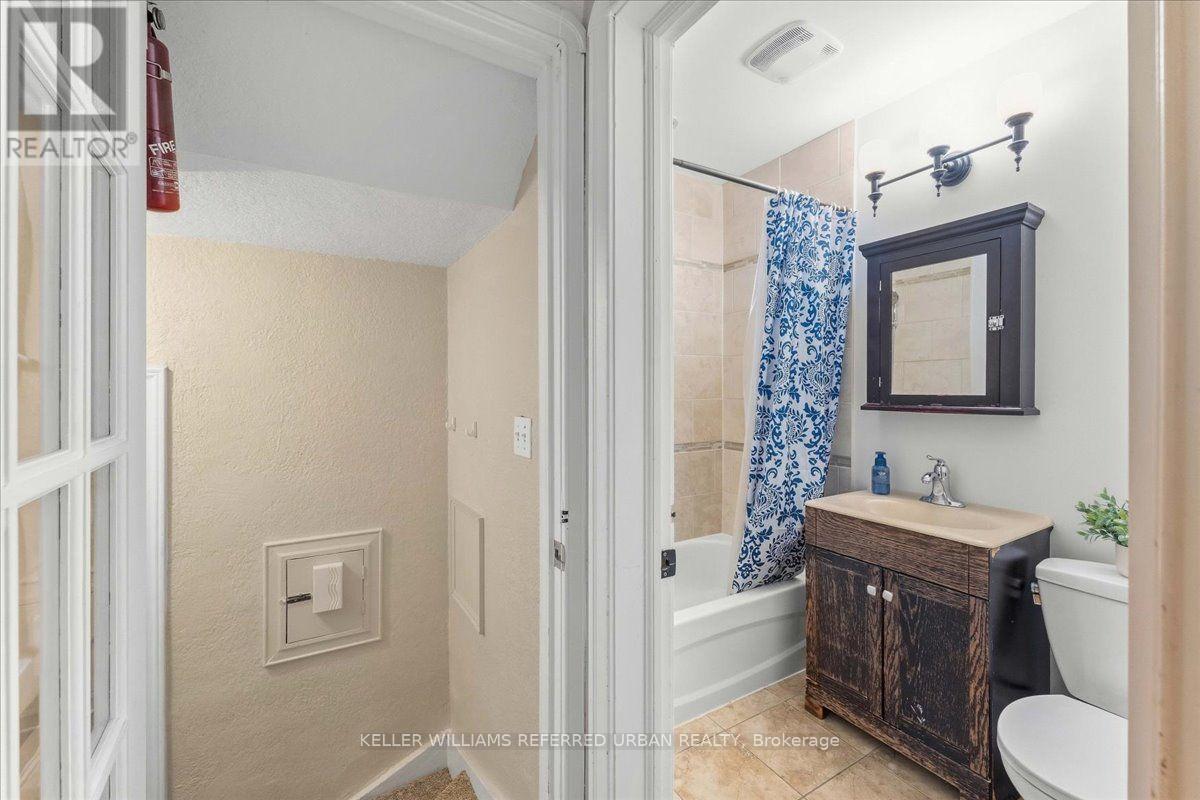 207 Elmhurst Avenue Property Photo 21