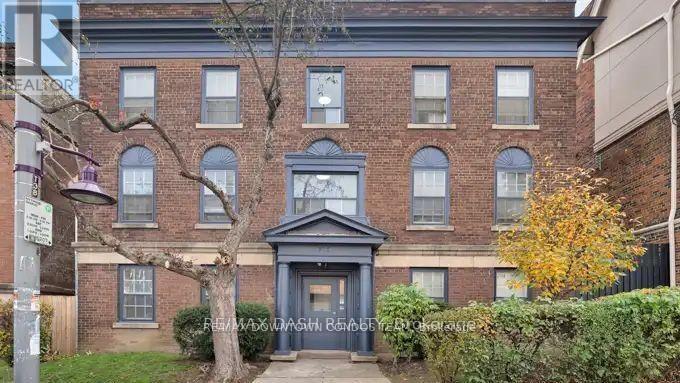 17 - 917 St Clair Avenue W Property Photo 1