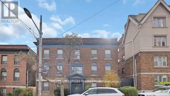 17 - 917 St Clair Avenue W Property Photo 2