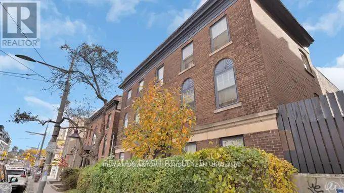 17 - 917 St Clair Avenue W Property Photo 3