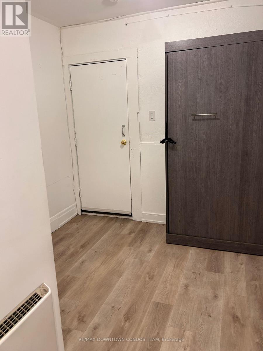 17 - 917 St Clair Avenue W Property Photo 9