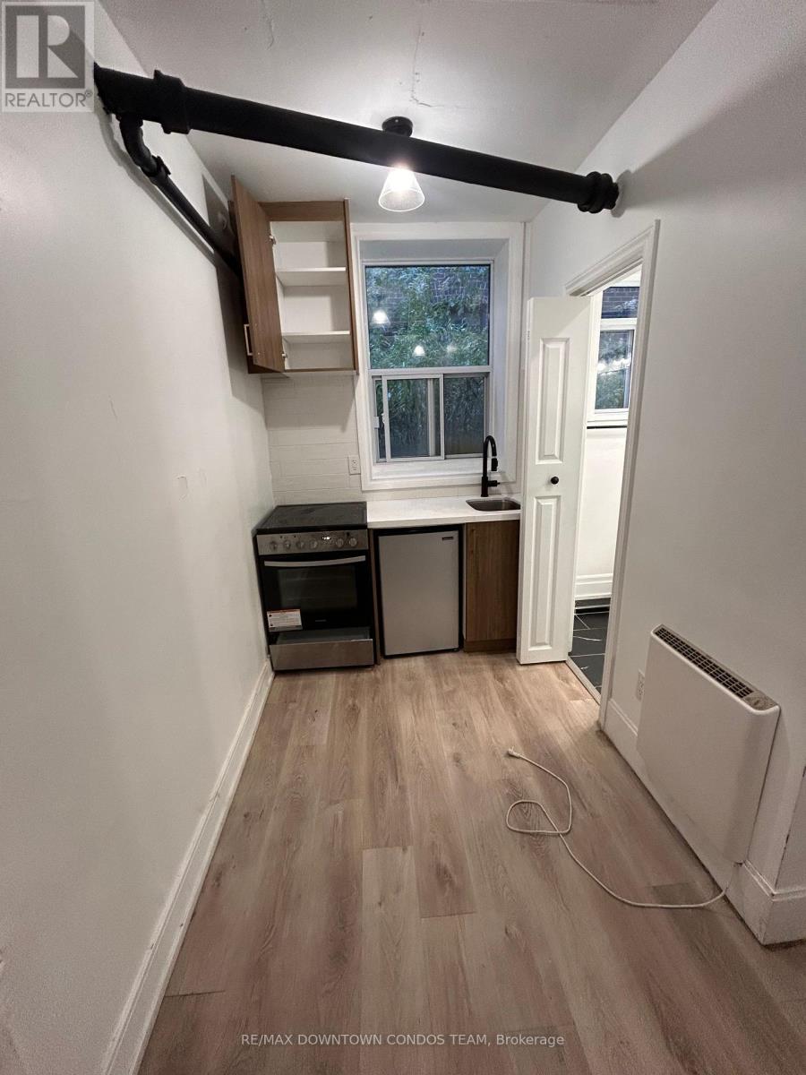 17 - 917 St Clair Avenue W Property Photo 11