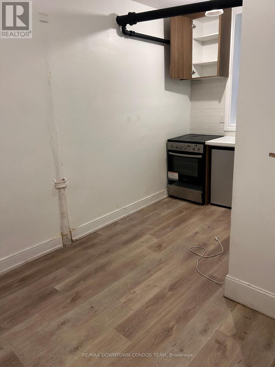 17 - 917 St Clair Avenue W Property Photo 13
