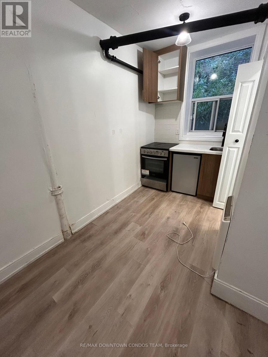 17 - 917 St Clair Avenue W Property Photo 14