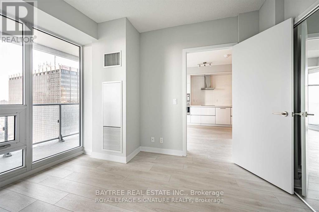 1506 - 2221 Yonge Street Property Photo 10