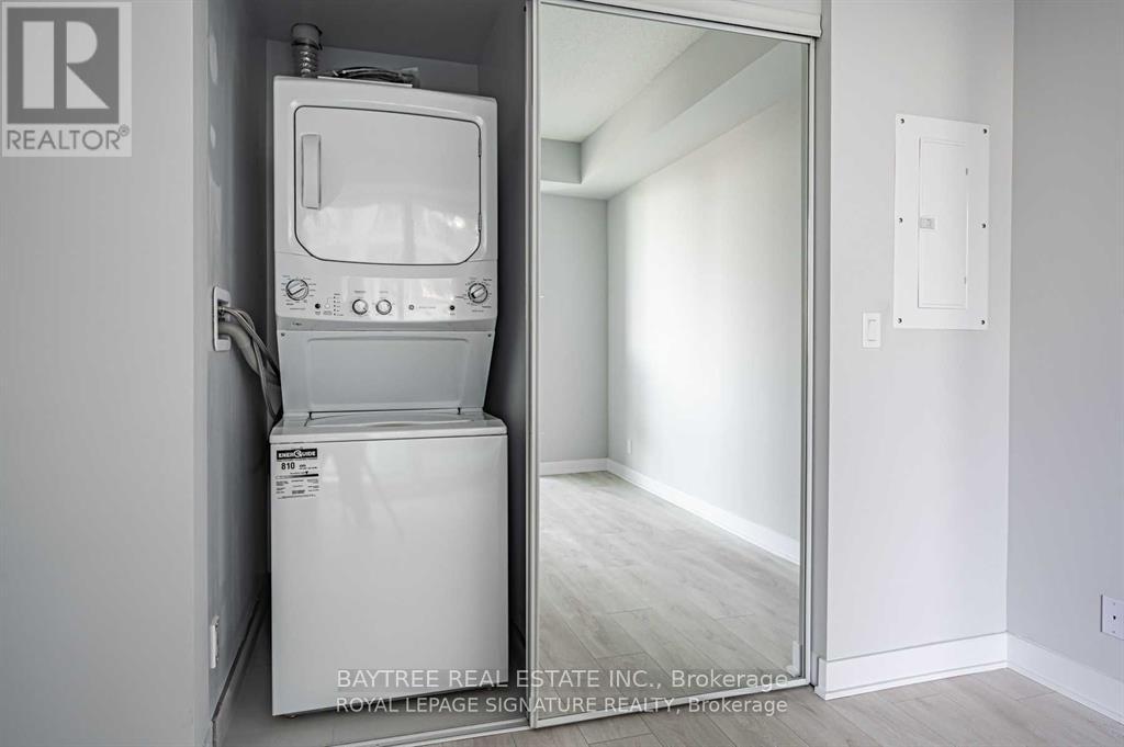 1506 - 2221 Yonge Street Property Photo 12