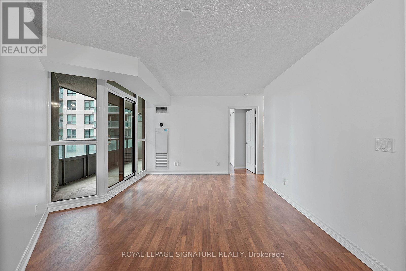 801 - 19 Grand Trunk Crescent Property Photo 2