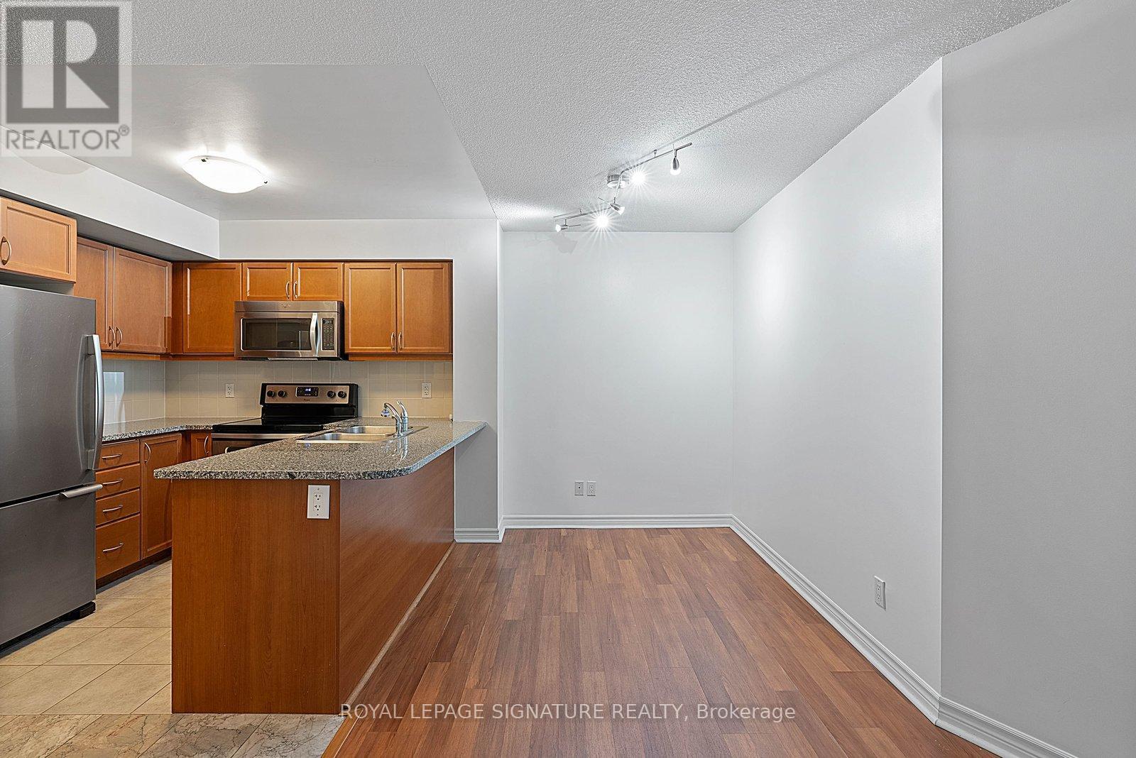 801 - 19 Grand Trunk Crescent Property Photo 7