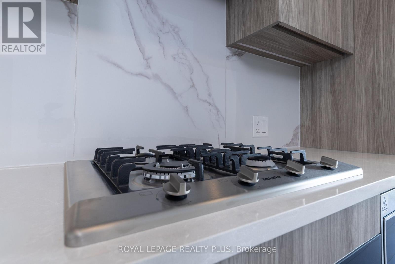 662 - 68 Esther Shiner Boulevard Property Photo 8