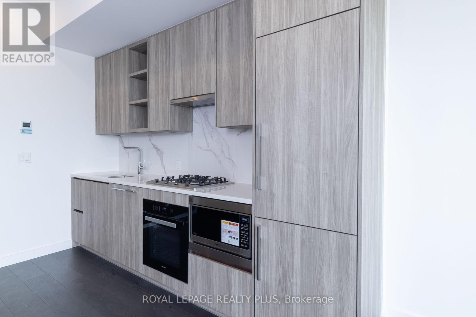 662 - 68 Esther Shiner Boulevard Property Photo 11