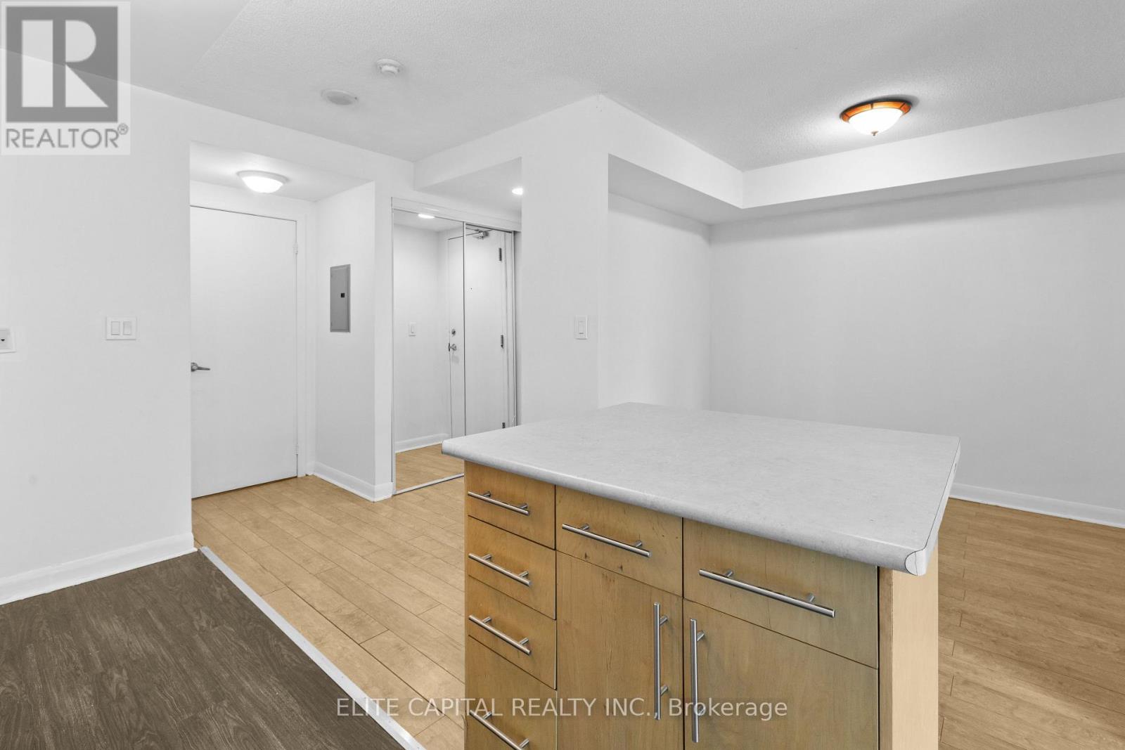 1311 - 600 Fleet Street Property Photo 2