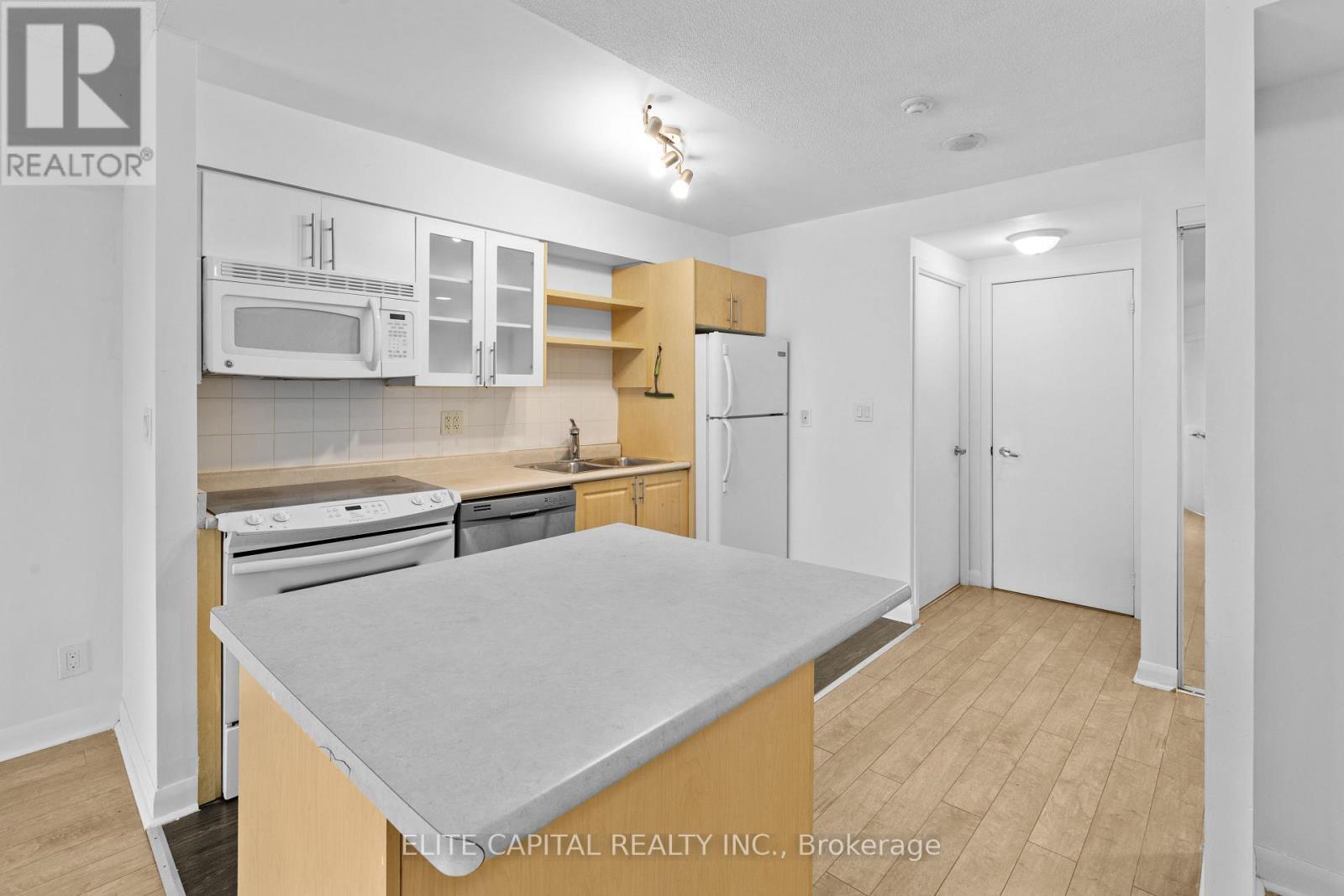 1311 - 600 Fleet Street Property Photo 3