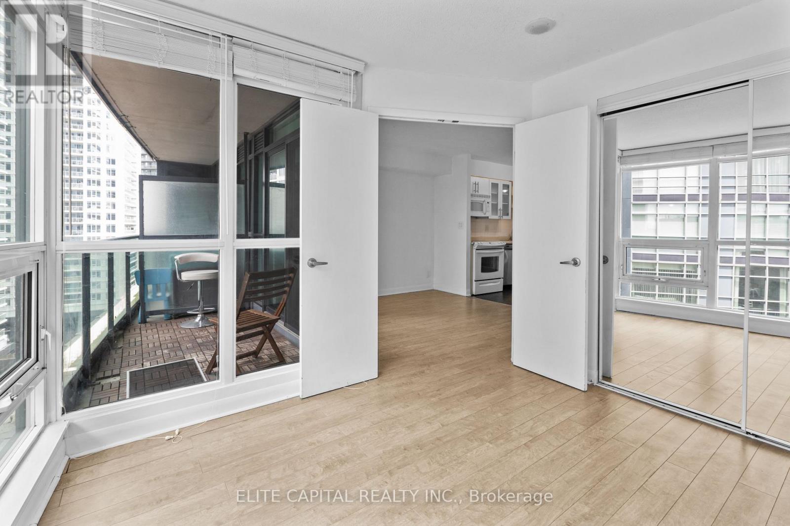 1311 - 600 Fleet Street Property Photo 7