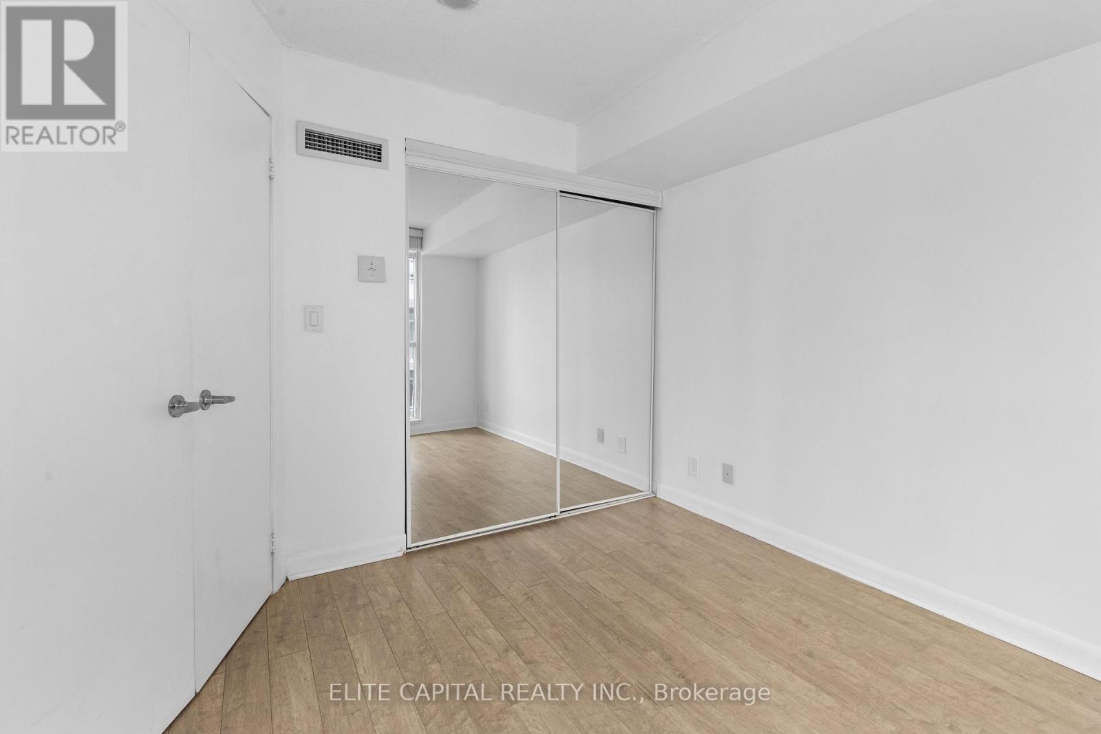 1311 - 600 Fleet Street Property Photo 8