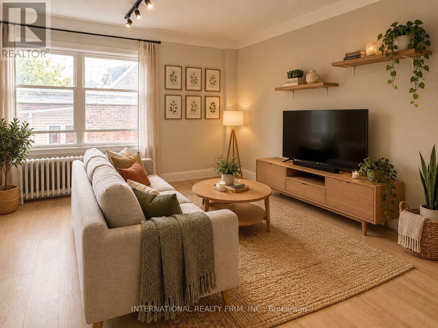 17 - 1094 College Street Property Photo 1
