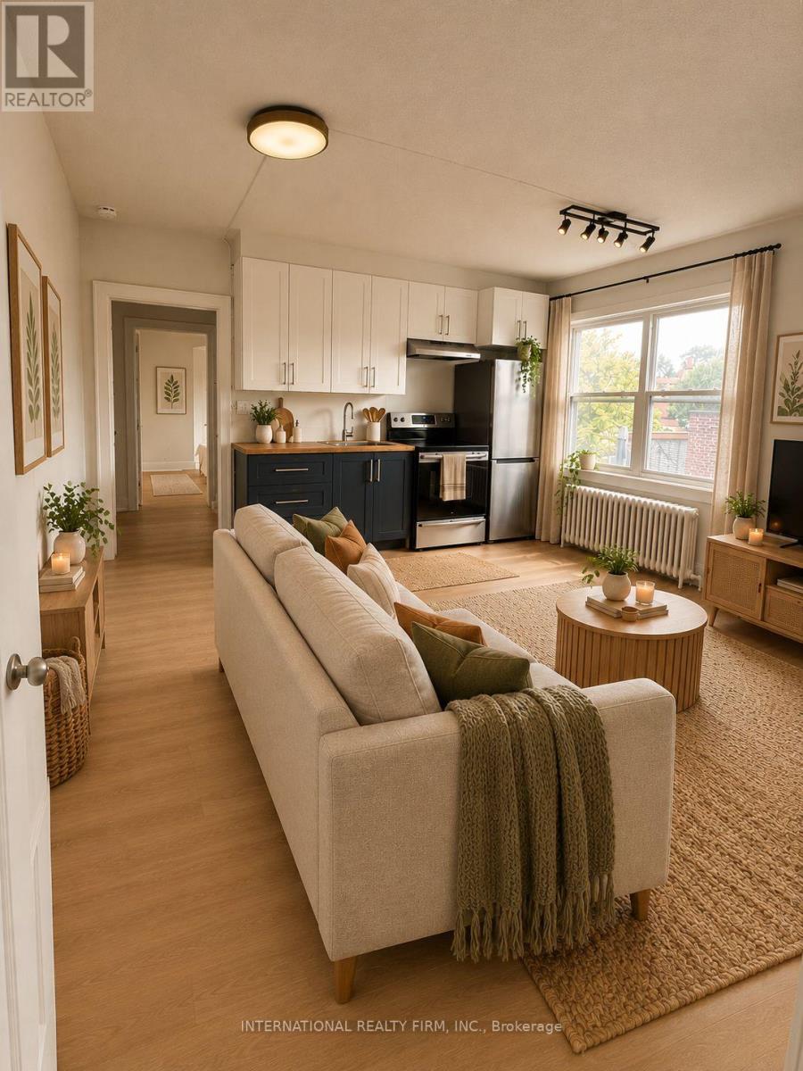 17 - 1094 College Street Property Photo 3