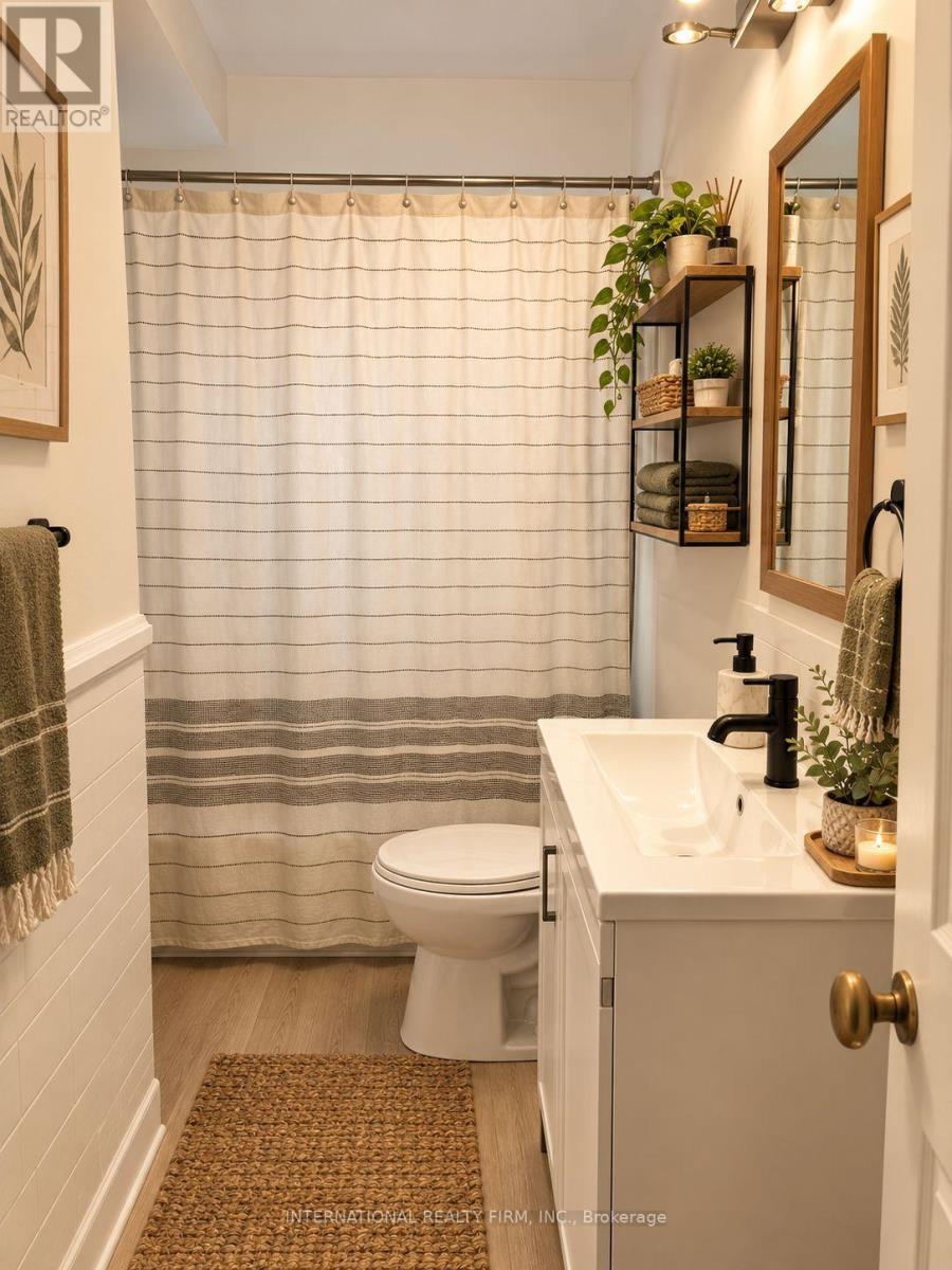 17 - 1094 College Street Property Photo 4
