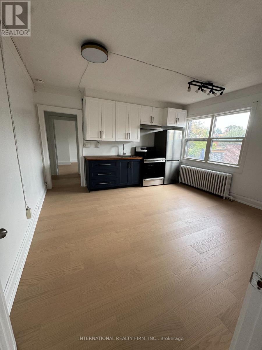 17 - 1094 College Street Property Photo 9