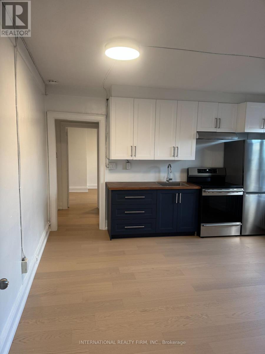 17 - 1094 College Street Property Photo 10