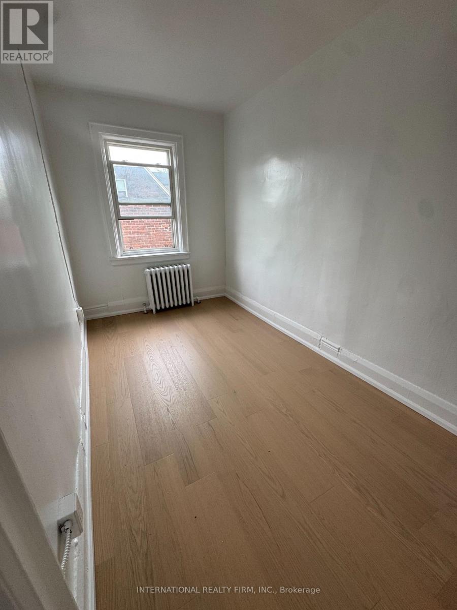 17 - 1094 College Street Property Photo 13