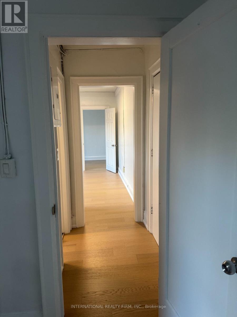 17 - 1094 College Street Property Photo 14