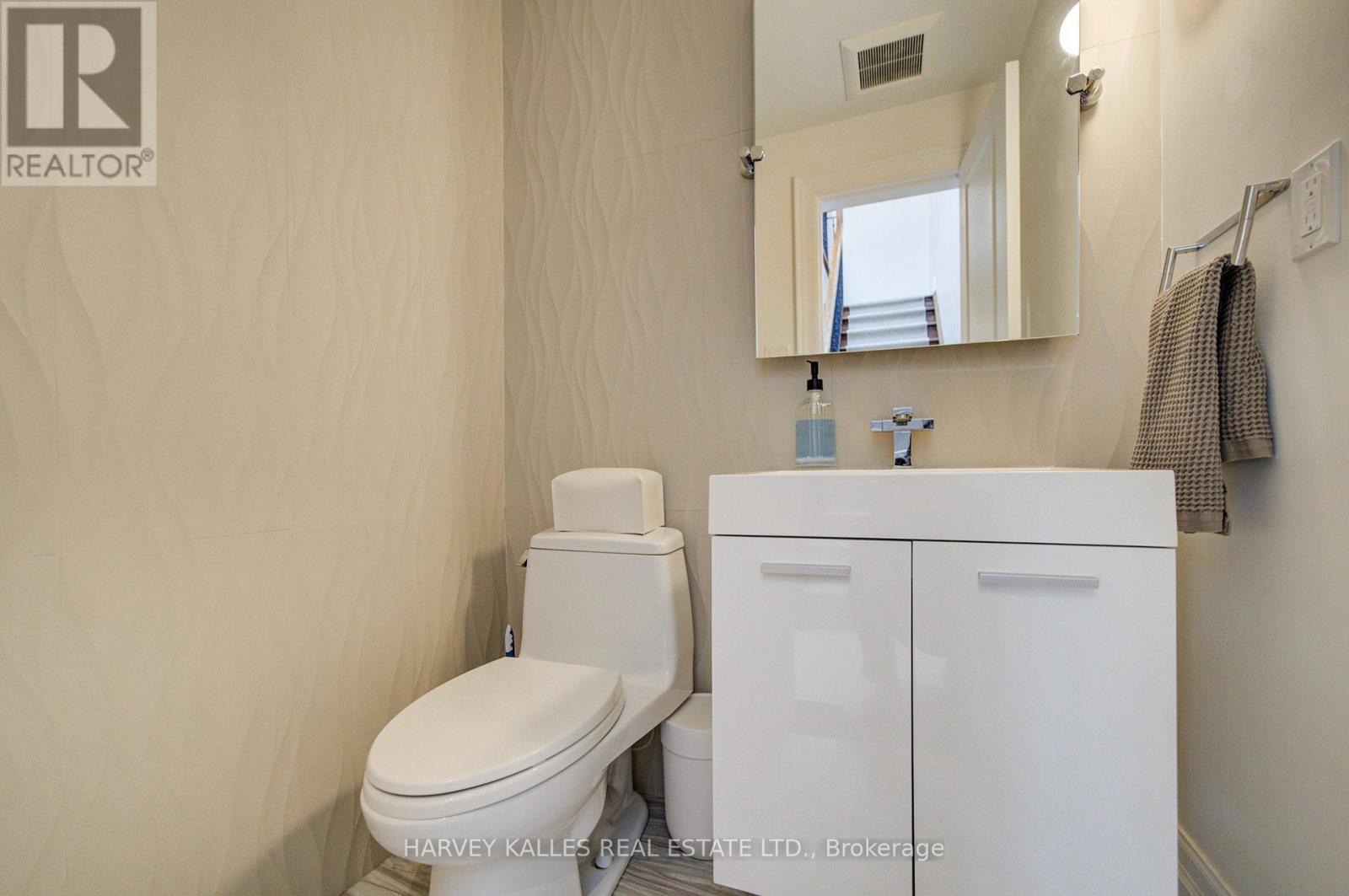 328 Douglas Avenue Property Photo 9