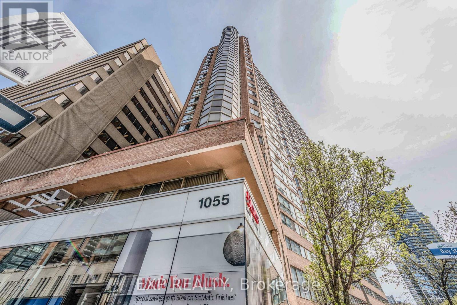 1515 - 1055 Bay Street Property Photo 1