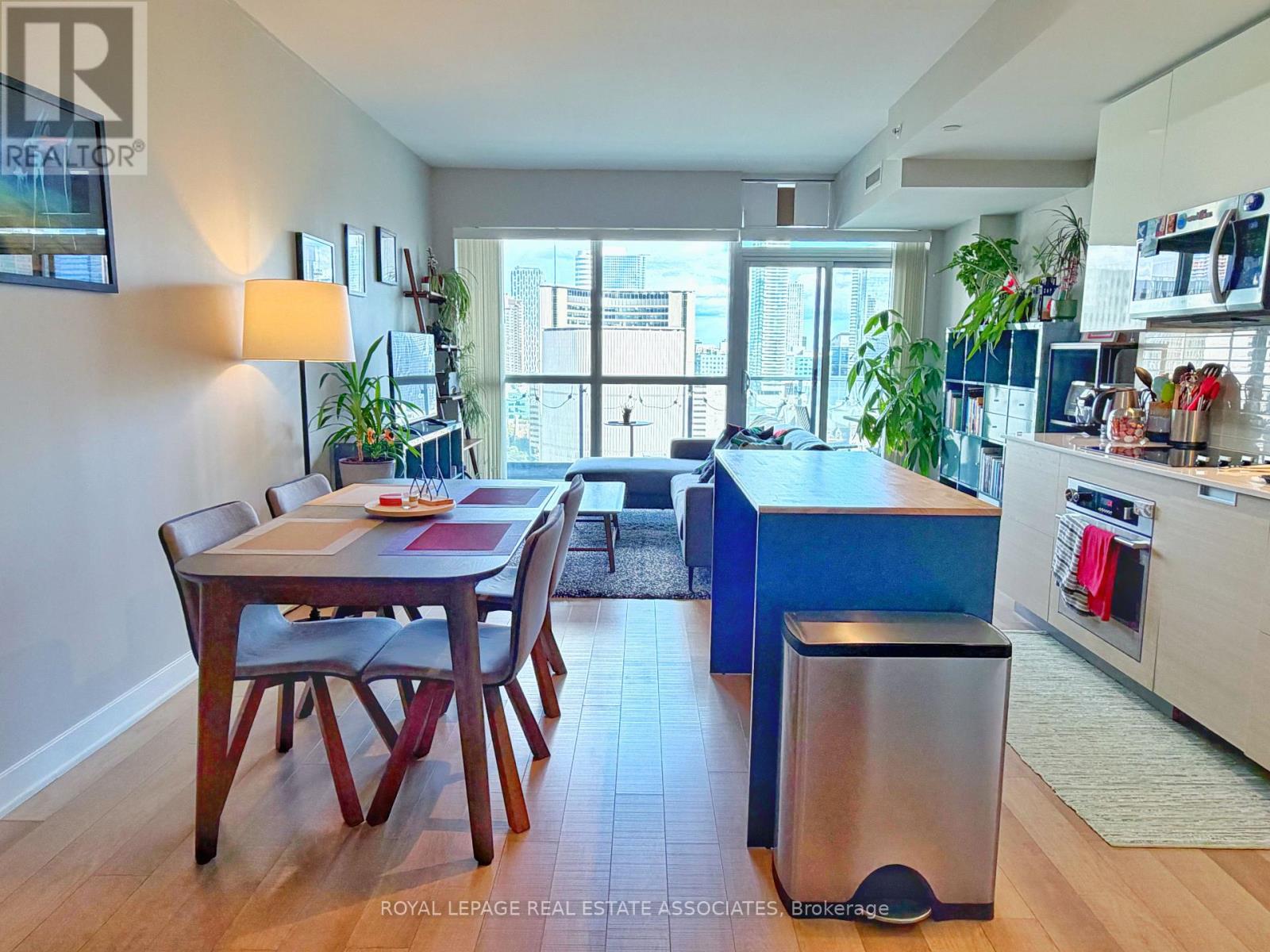 2308 - 210 Simcoe Street Property Photo 2