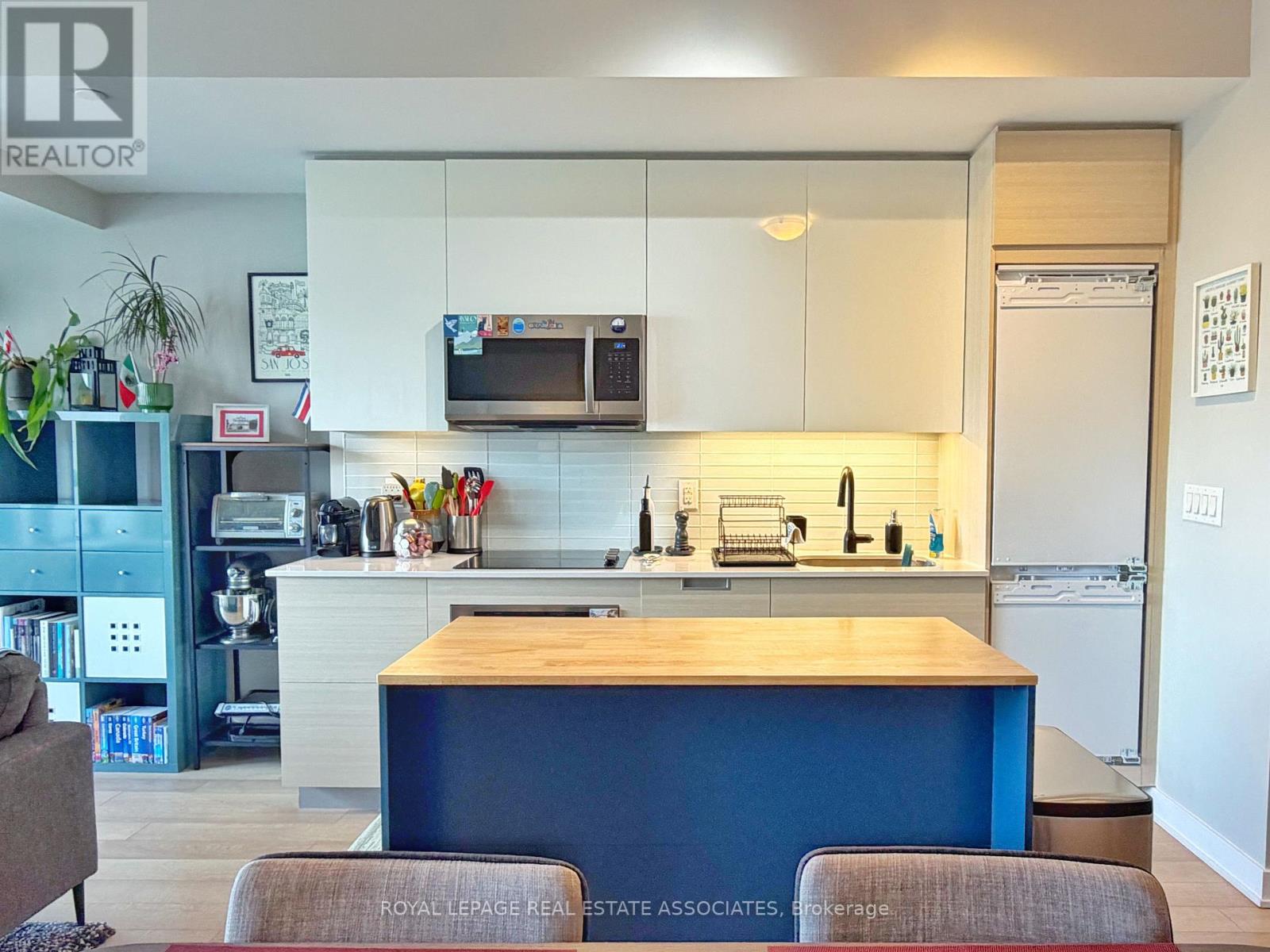 2308 - 210 Simcoe Street Property Photo 3