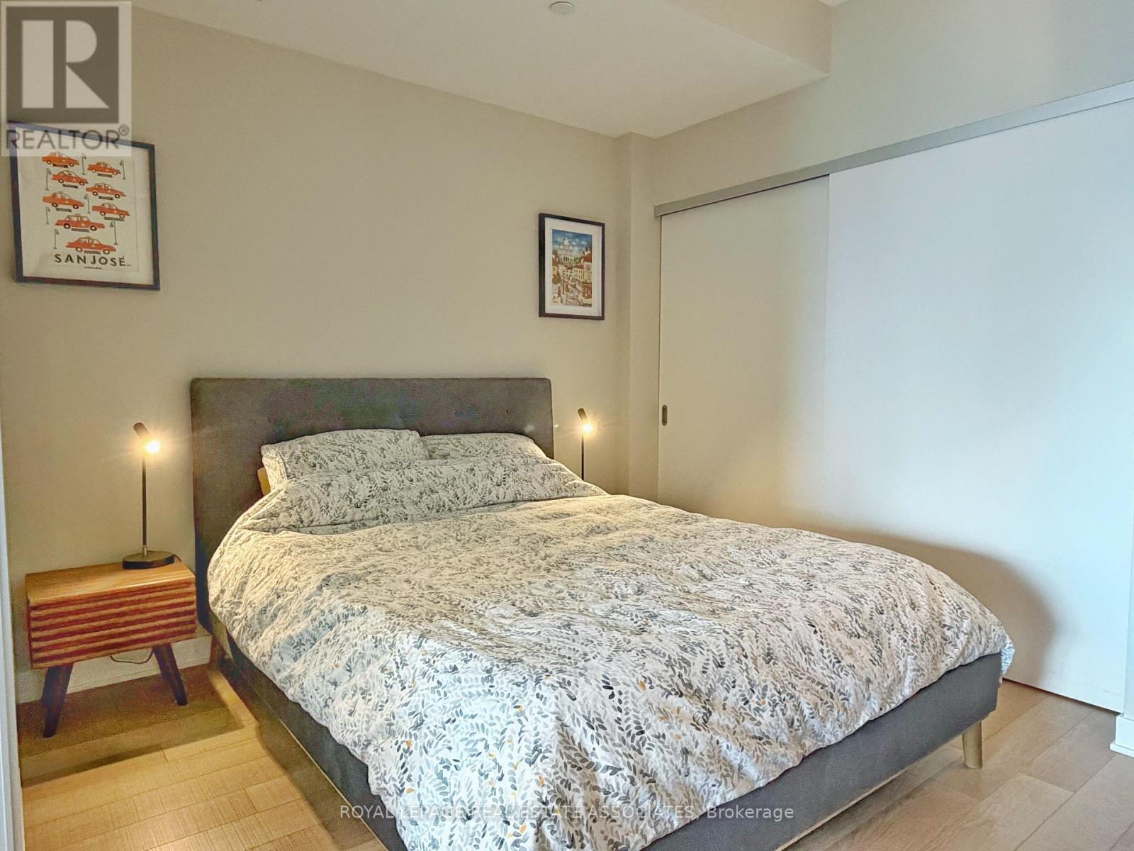 2308 - 210 Simcoe Street Property Photo 8