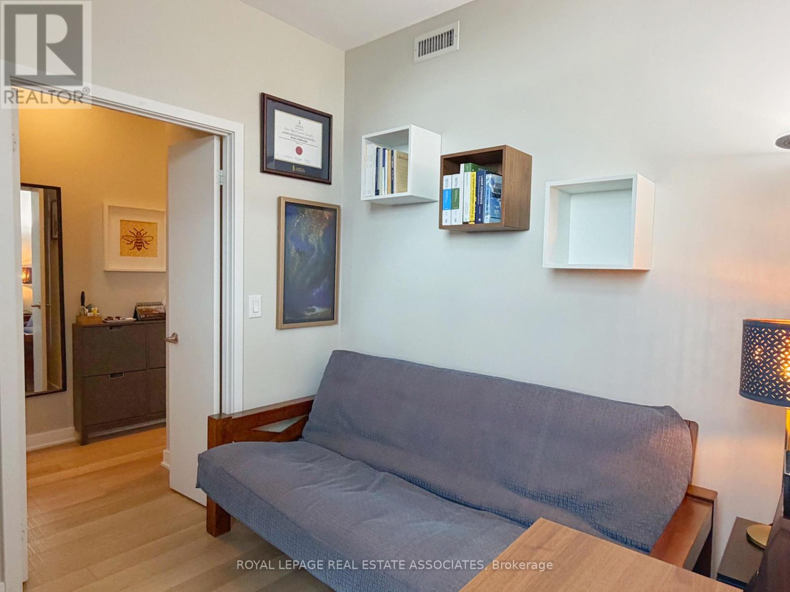 2308 - 210 Simcoe Street Property Photo 12