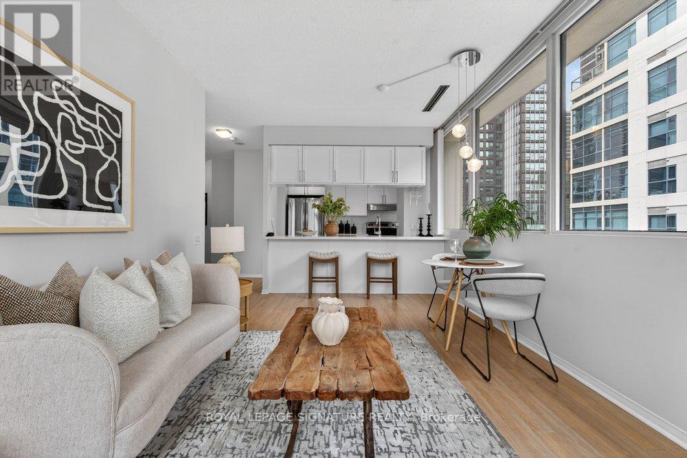 707 - 555 YONGE STREET Property Photo 1