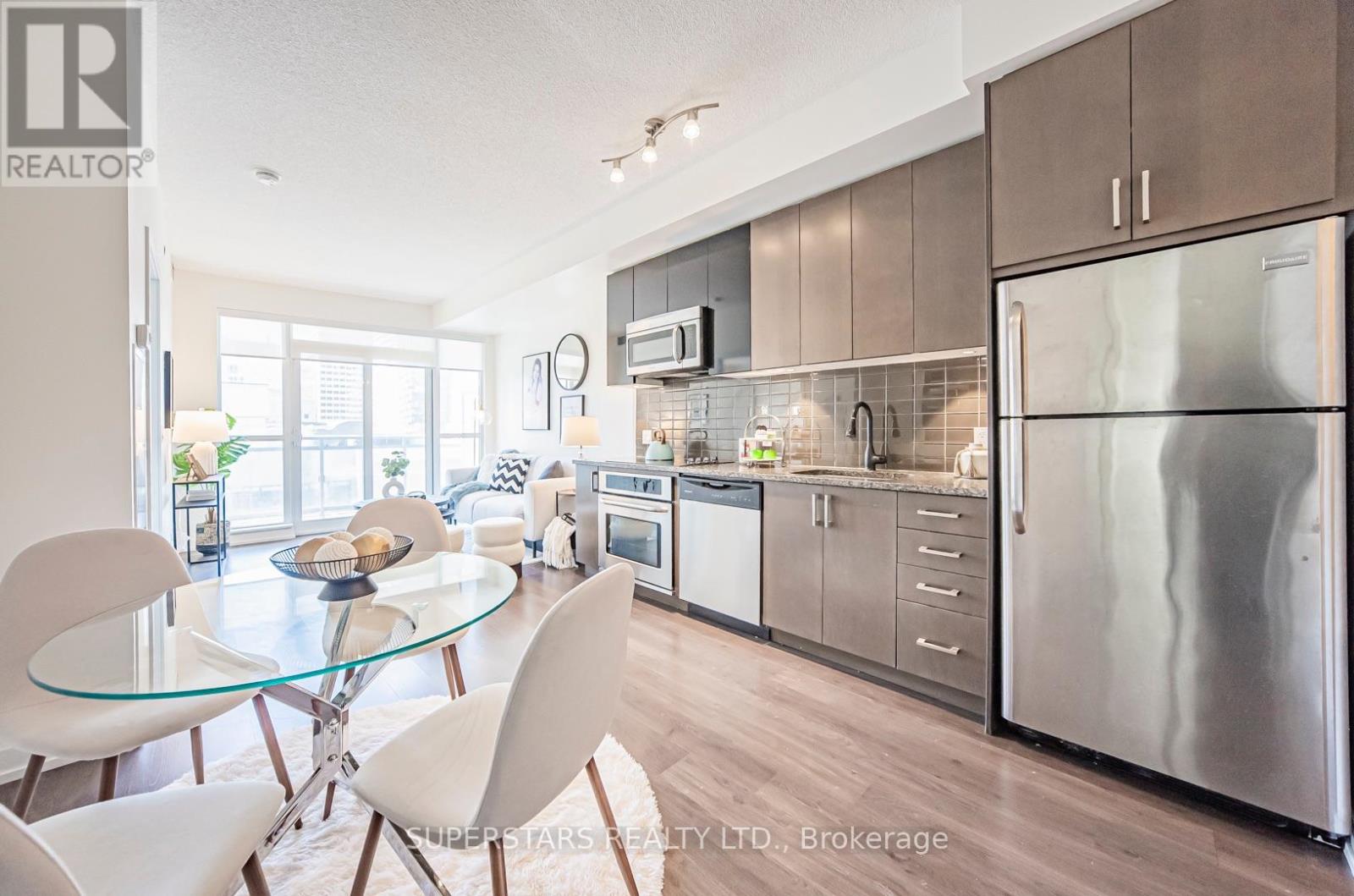 801 - 89 Dunfield Avenue Property Photo 4
